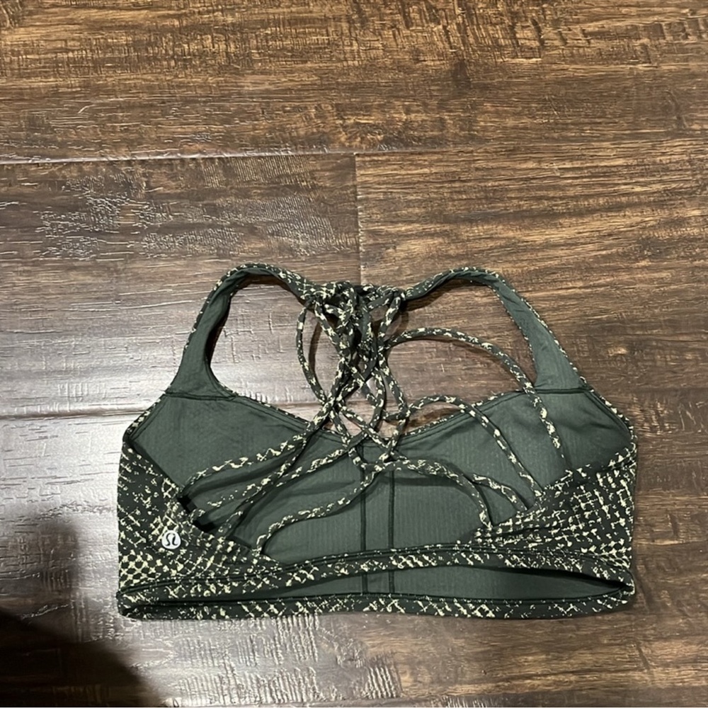 Lululemon Free to Be Wild Sports Bra - Green Snake Skin size 10